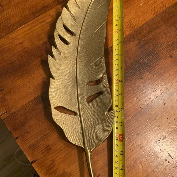 decorative gold metal feather🪶 - Picture 7 of 8